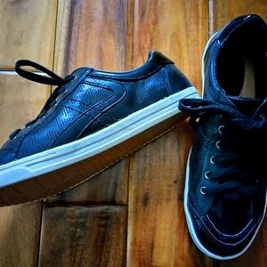 Earth Quince women's black leather lace up lifestyle sneakers